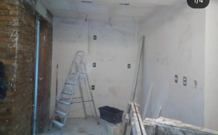 Cômodo em obra com a passagem de fios