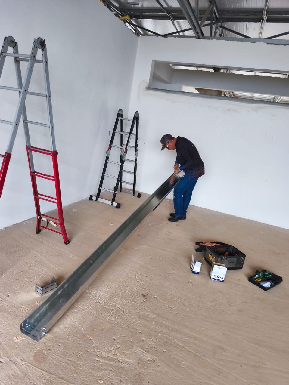 Profissional do Grupo ODD trabalhando em obra