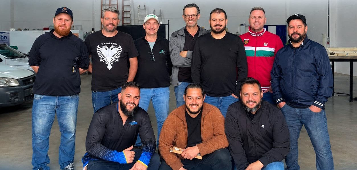 Primeira turma formada no curso de ar-condicionado do Grupo ODD